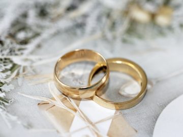 2 wedding rings on a tablecloth